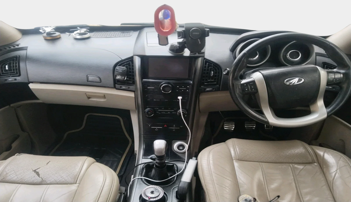 2016 Mahindra XUV500 W10, Diesel, Manual, 1,60,951 km, interior