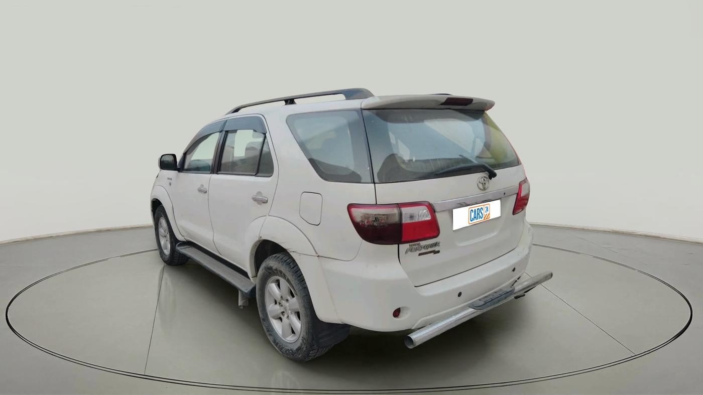 2011 Toyota Fortuner 3.0 4X4 MT, Diesel, Manual, 2,35,278 km, exterior