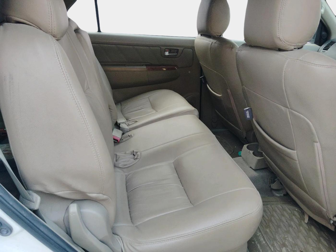 2011 Toyota Fortuner 3.0 4X4 MT, Diesel, Manual, 2,35,278 km, interior