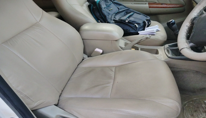 2011 Toyota Fortuner 3.0 4X4 MT, Diesel, Manual, 2,35,278 km, interior