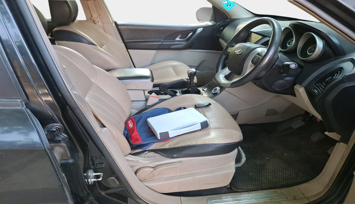 2018 Mahindra XUV500 W9 1.99, Diesel, Manual, 1,48,556 km, interior