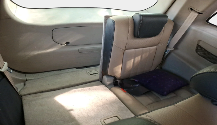 2018 Mahindra XUV500 W9 1.99, Diesel, Manual, 1,48,556 km, interior