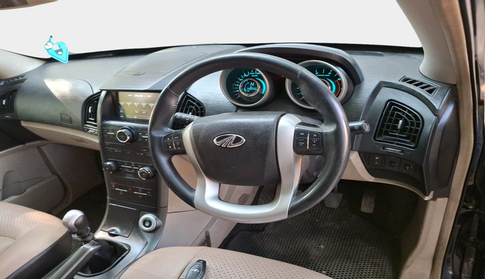 2018 Mahindra XUV500 W9 1.99, Diesel, Manual, 1,48,556 km, interior