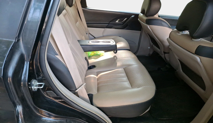 2018 Mahindra XUV500 W9 1.99, Diesel, Manual, 1,48,556 km, interior