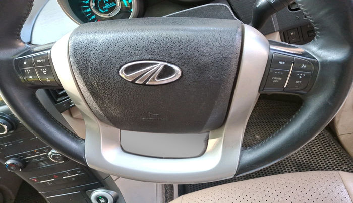 2018 Mahindra XUV500 W9 1.99, Diesel, Manual, 1,48,556 km, interior