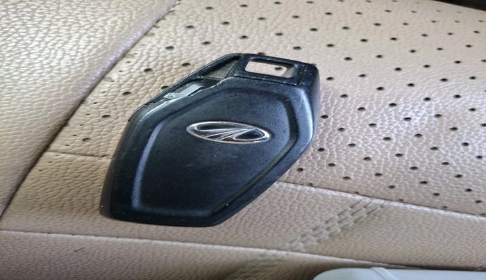 2018 Mahindra XUV500 W9 1.99, Diesel, Manual, 1,48,556 km, interior