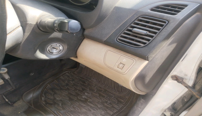 2011 Hyundai Eon ERA +, Petrol, Manual, 1,30,189 km, interior