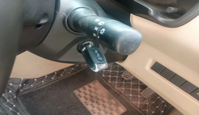 2017 Maruti Dzire LXI, Petrol, Manual, 1,00,854 km, interior