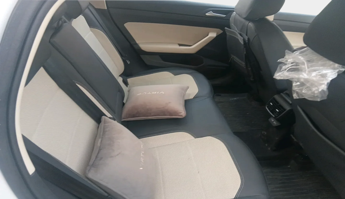 2023 Volkswagen VIRTUS TOPLINE TSI 1.0 AT, Petrol, Automatic, 15,688 km, interior