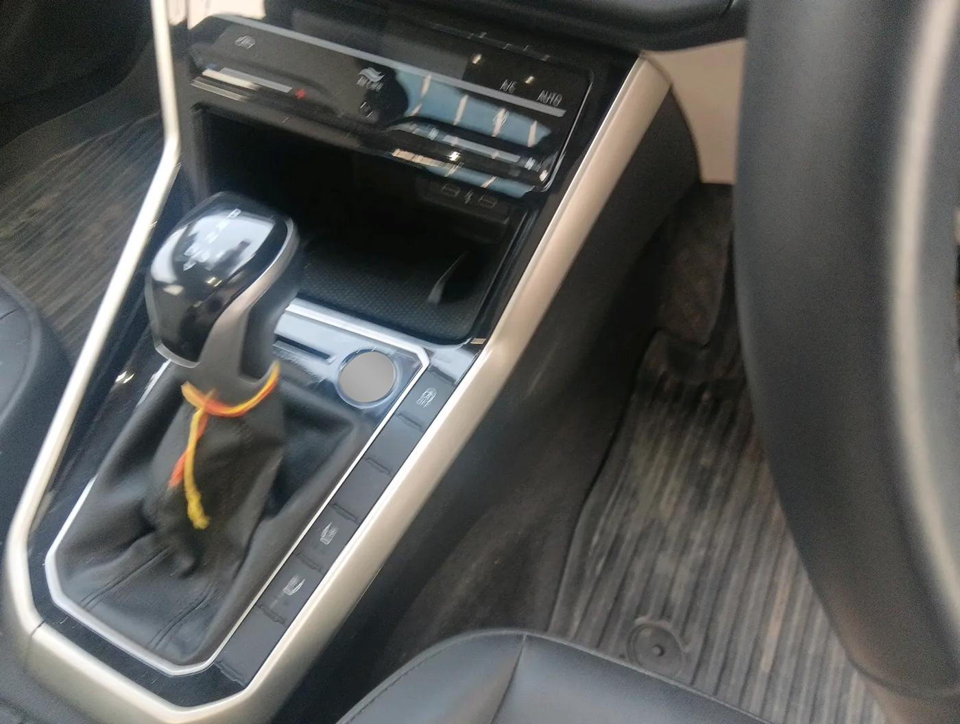 2023 Volkswagen VIRTUS TOPLINE TSI 1.0 AT, Petrol, Automatic, 15,688 km, interior