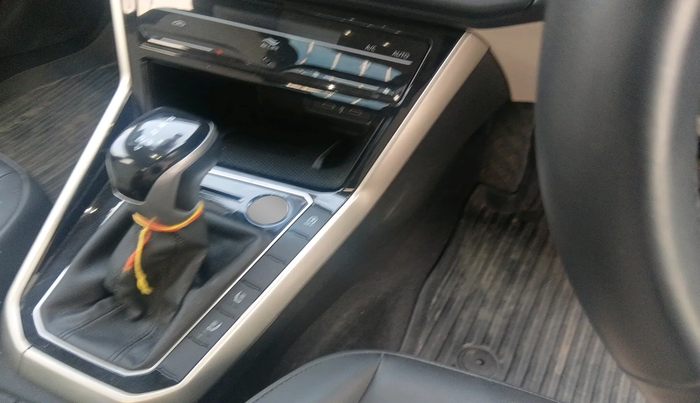 2023 Volkswagen VIRTUS TOPLINE TSI 1.0 AT, Petrol, Automatic, 15,688 km, interior