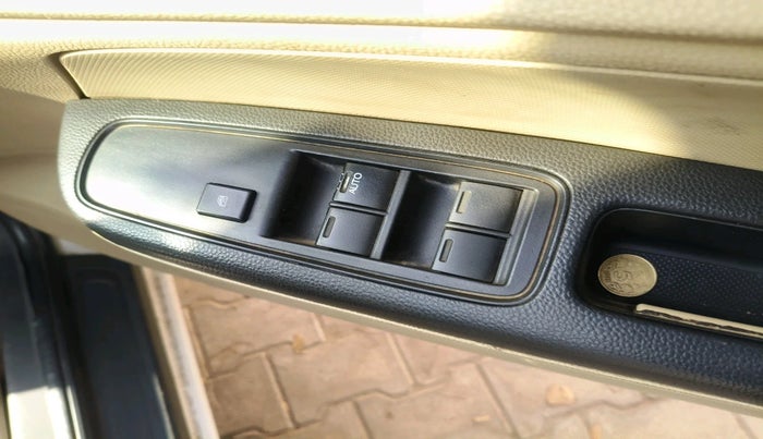 2018 Honda Amaze 1.5L I-DTEC E, Diesel, Manual, 1,34,406 km, interior