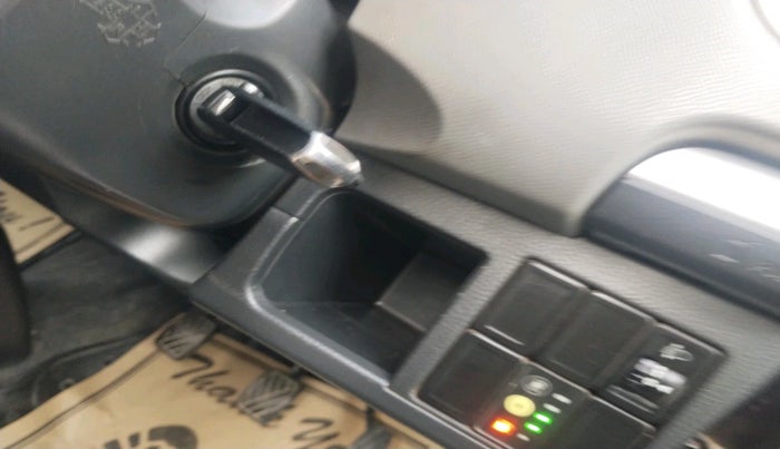 2011 Maruti Wagon R 1.0 LXI CNG, Petrol, Manual, 70,452 km, interior