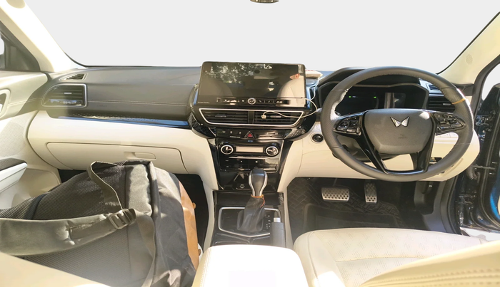 2024 Mahindra XUV 3XO AX7L 1.2 Petrol AT, Petrol, Automatic, 10,394 km, interior