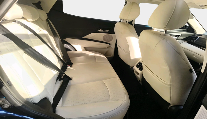 2024 Mahindra XUV 3XO AX7L 1.2 Petrol AT, Petrol, Automatic, 10,394 km, interior