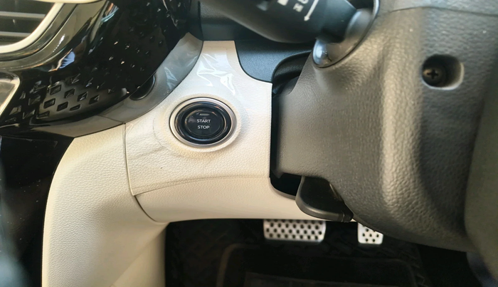 2024 Mahindra XUV 3XO AX7L 1.2 Petrol AT, Petrol, Automatic, 10,394 km, interior