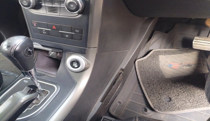 2017 Mahindra XUV500 W10 AT 1.99, Diesel, Automatic, 66,500 km, interior