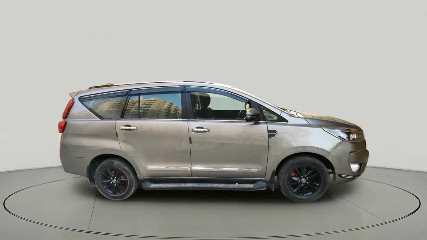 2017 Toyota Innova Crysta 2.7 GX AT 8 STR, Petrol, Automatic, 1,28,988 km, exterior