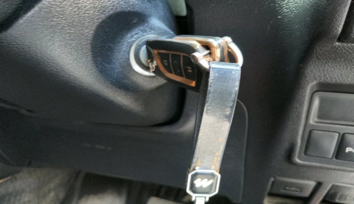 2017 Toyota Innova Crysta 2.7 GX AT 8 STR, Petrol, Automatic, 1,28,988 km, interior