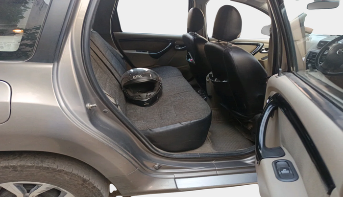 2015 Nissan Terrano XV D THP 110 PS, Diesel, Manual, 1,57,410 km, interior