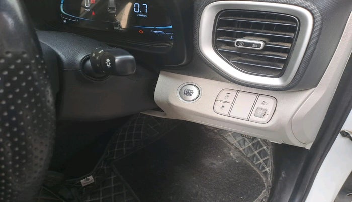 2023 Hyundai VENUE SX 1.5 CRDI, Diesel, Manual, 38,453 km, interior