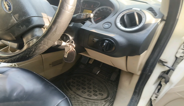 2013 Ford Fiesta TITANIUM PETROL, Petrol, Manual, 93,144 km, interior