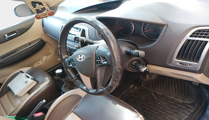 2013 Hyundai i20 SPORTZ 1.2, Petrol, Manual, 95,612 km, interior