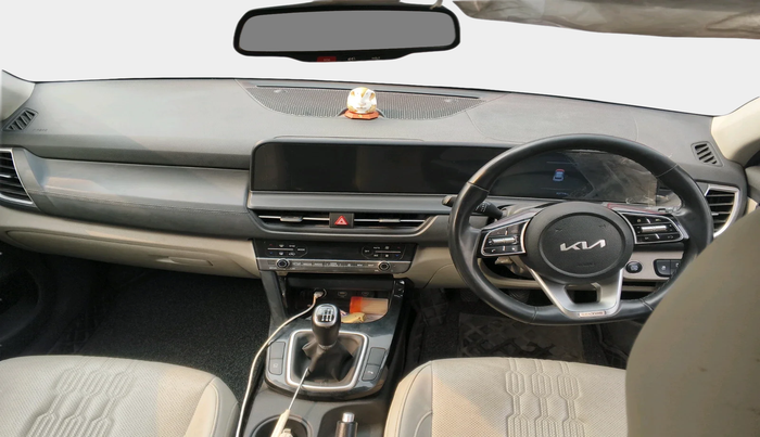 2024 KIA SELTOS  HTX 1.5 PETROL MT, Petrol, Manual, 33,974 km, interior