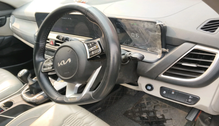 2024 KIA SELTOS  HTX 1.5 PETROL MT, Petrol, Manual, 33,974 km, interior