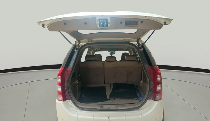 2016 Mahindra XUV500 W10 AT, Diesel, Automatic, 2,05,413 km, exterior