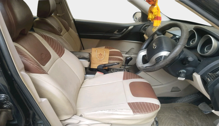 2016 Mahindra XUV500 W6 AT, Diesel, Automatic, 85,332 km, interior