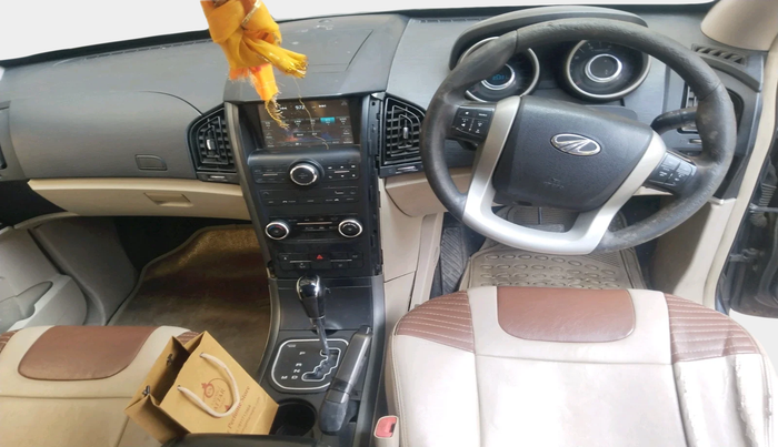 2016 Mahindra XUV500 W6 AT, Diesel, Automatic, 85,332 km, interior