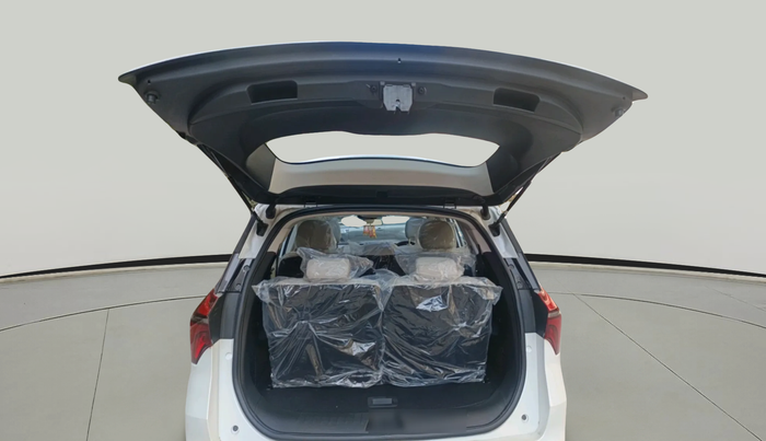 2025 Mahindra XUV700 AX 7 LUXURY P AT 7 STR, Petrol, Automatic, 109 km, exterior