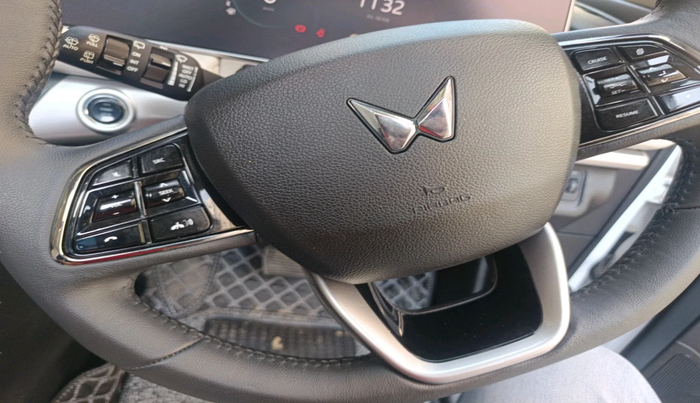 2025 Mahindra XUV700 AX 7 LUXURY P AT 7 STR, Petrol, Automatic, 109 km, interior