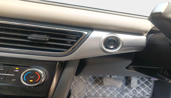 2025 Mahindra XUV700 AX 7 LUXURY P AT 7 STR, Petrol, Automatic, 109 km, interior