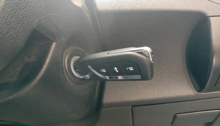 2018 Mahindra KUV 100 NXT K8 P 6 STR, Petrol, Manual, 94,644 km, interior