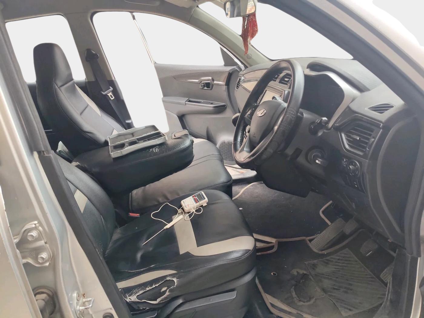 2018 Mahindra KUV 100 NXT K8 P 6 STR, Petrol, Manual, 94,644 km, interior