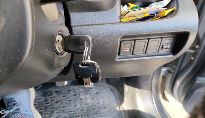 2013 Maruti Swift LXI, Petrol, Manual, 1,29,022 km, interior