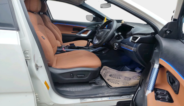 2021 Tata Safari XMA, Diesel, Automatic, 1,39,684 km, interior