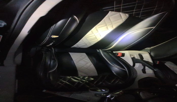 2021 Mahindra XUV300 W6 1.2 PETROL, Petrol, Manual, 1,09,729 km, interior