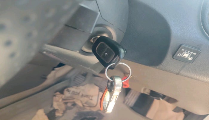 2017 Renault Duster RXL PETROL, Petrol, Manual, 1,70,101 km, interior