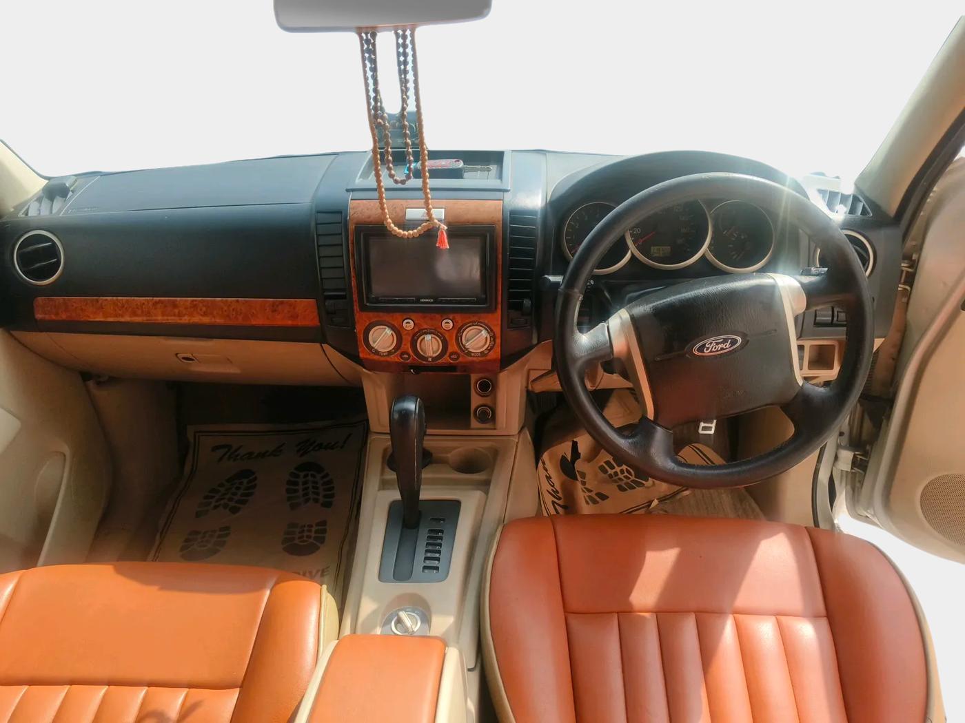 2011 Ford Endeavour 3.0L 4X4 AT, Diesel, Automatic, 1,18,322 km, interior