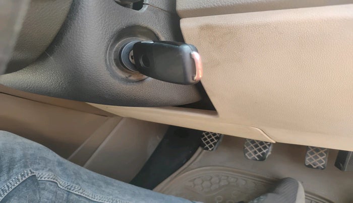 2011 Skoda Rapid AMBITION 1.6 MPI MT, Petrol, Manual, 71,080 km, interior