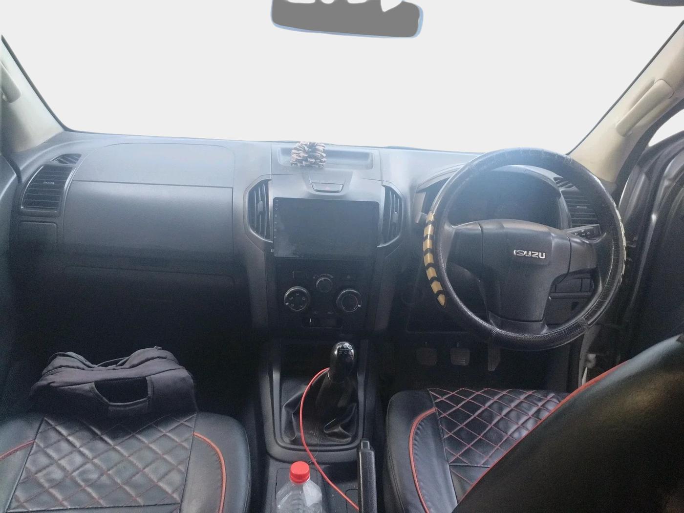 2019 ISUZU D-MAX S-CAB 2.5 TD, Diesel, Manual, 1,10,802 km, interior