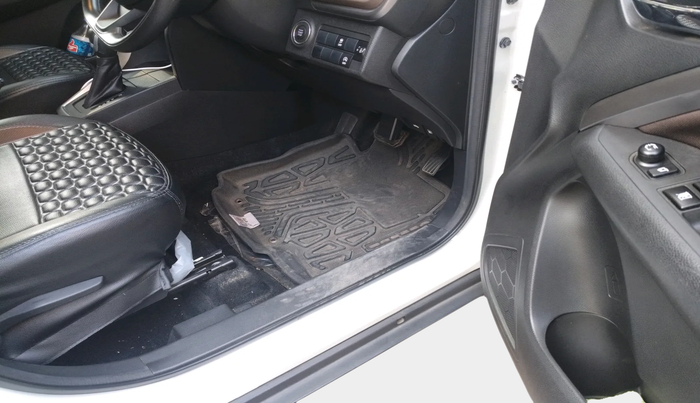 2024 Maruti BREZZA ZXI AT SMART HYBRID, Petrol, Automatic, 6,451 km, interior