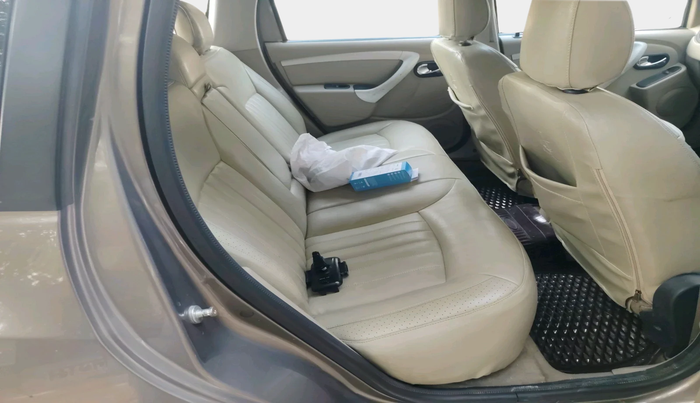 2016 Nissan Terrano XL (D), Diesel, Manual, 1,21,391 km, interior