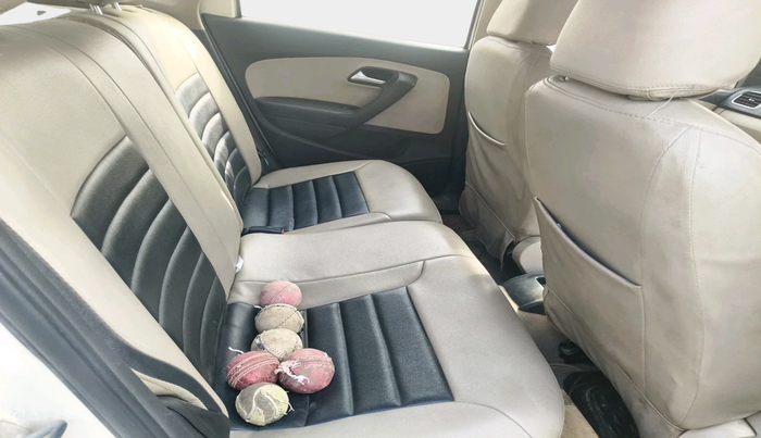 2011 Volkswagen Polo COMFORTLINE 1.2L PETROL, Petrol, Manual, 1,26,679 km, interior