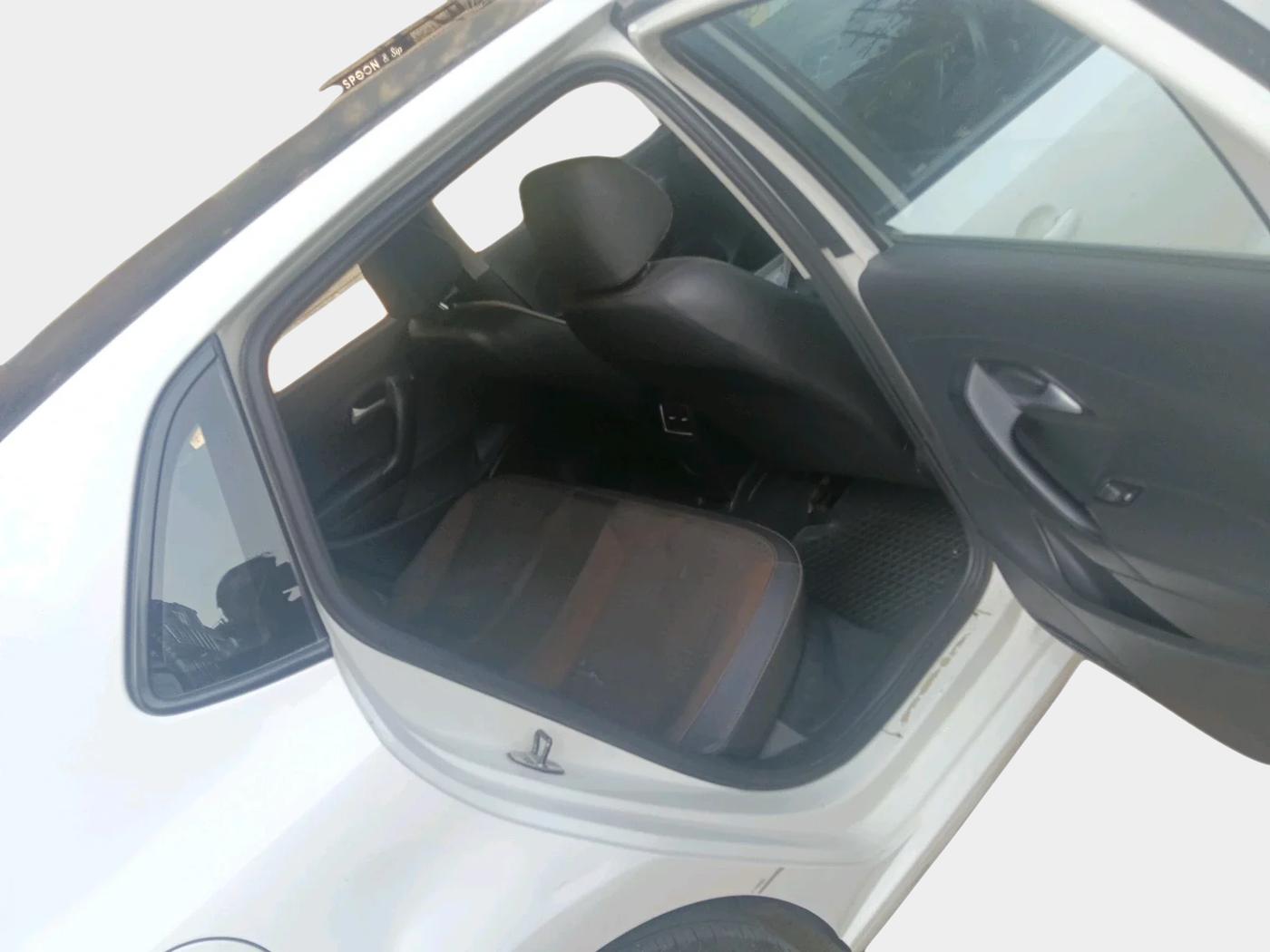 2018 Volkswagen Polo HIGHLINE PLUS 1.2(16 ALLOY, Petrol, Manual, 99,000 km, interior