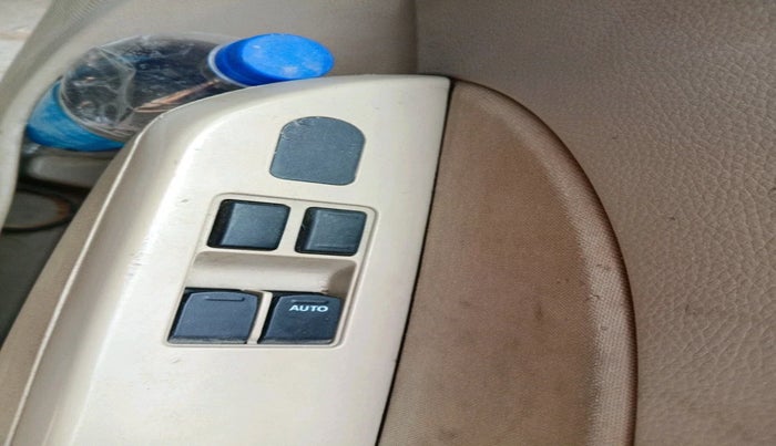 2016 Maruti Swift Dzire LXI (O), CNG, Manual, 93,015 km, interior