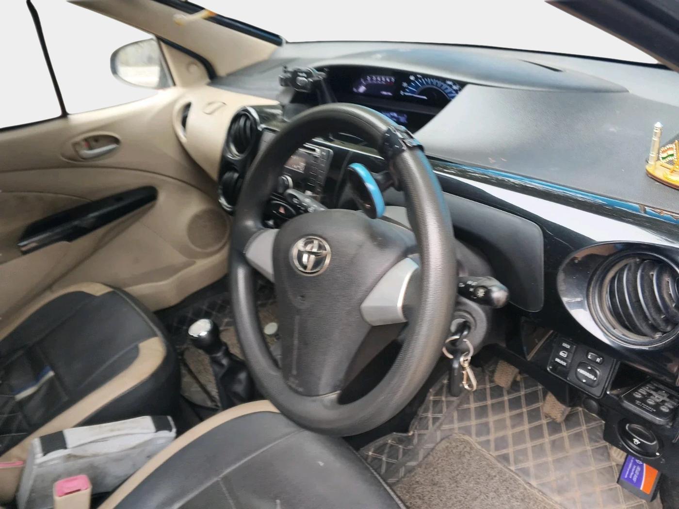 2017 Toyota Etios Liva V, Petrol, Manual, 26,481 km, interior